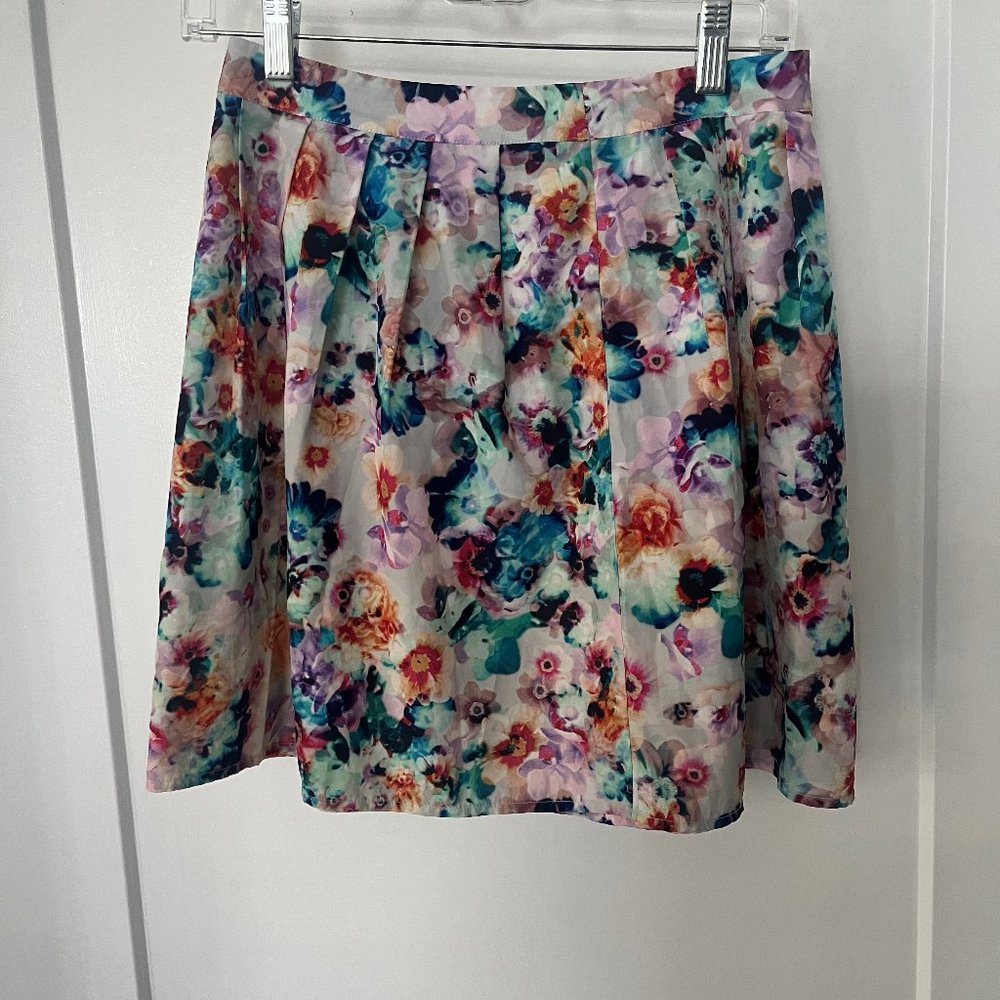 Hinge Retro Floral Printed Mini Skirt
